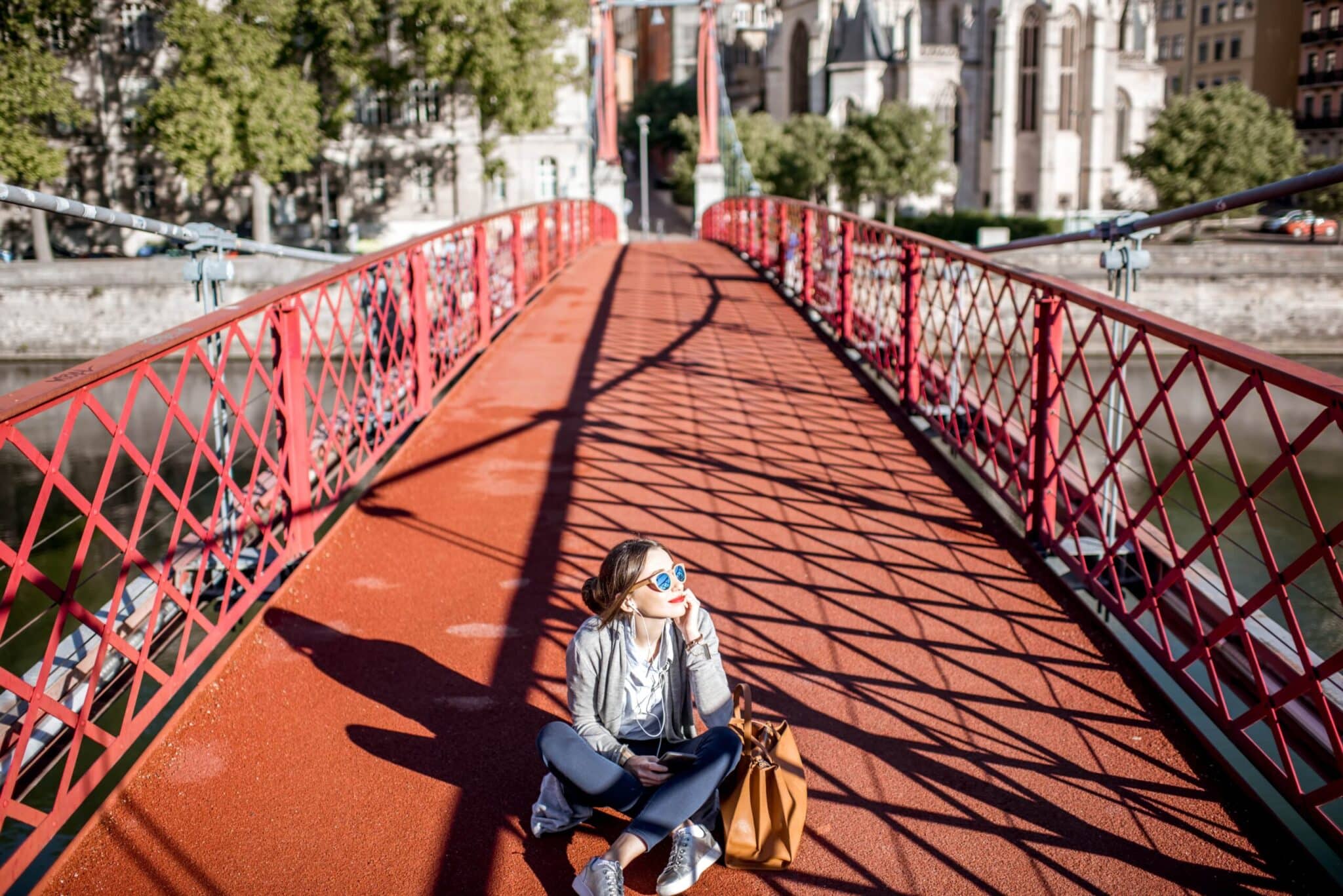 Explorer une ville par son histoire guidée