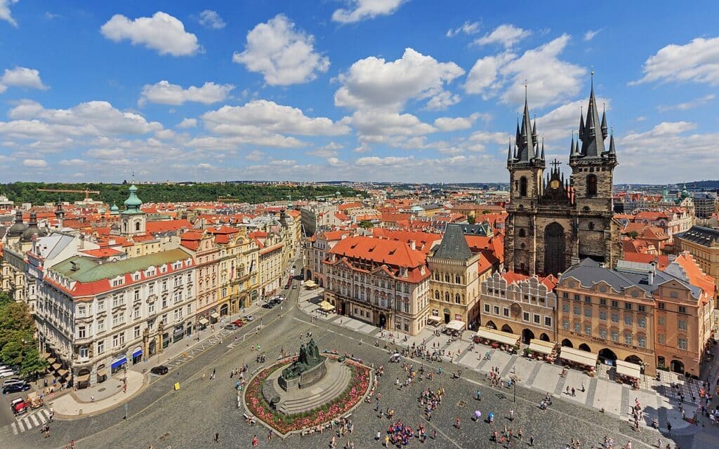 La place de la Vieille-Ville et l'église Notre-Dame du Týn, Prague