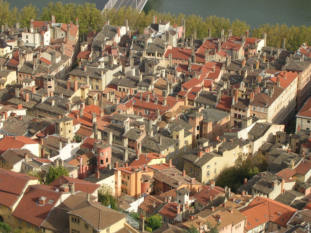 Les toits du Vieux Lyon autour de la primatiale Saint-Jean