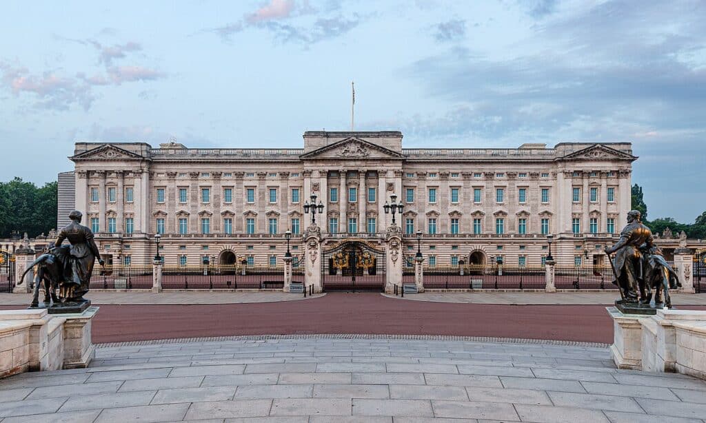 La façade de Buckingham Palace, Londres