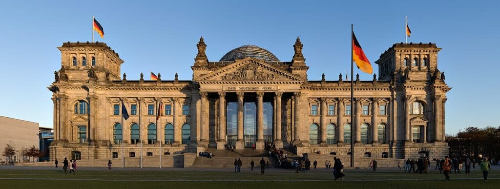 Le palais du Reichstag et sa coupole de verre, Berlin