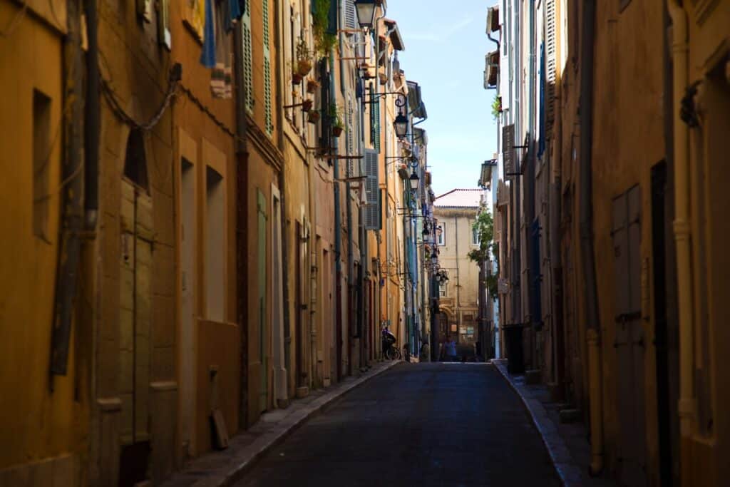 Ruelle colorée du quartier du Panier, Marseille