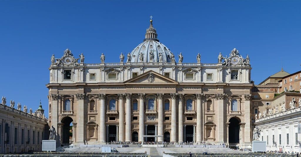 La façade de la basilique Saint-Pierre au Vatican