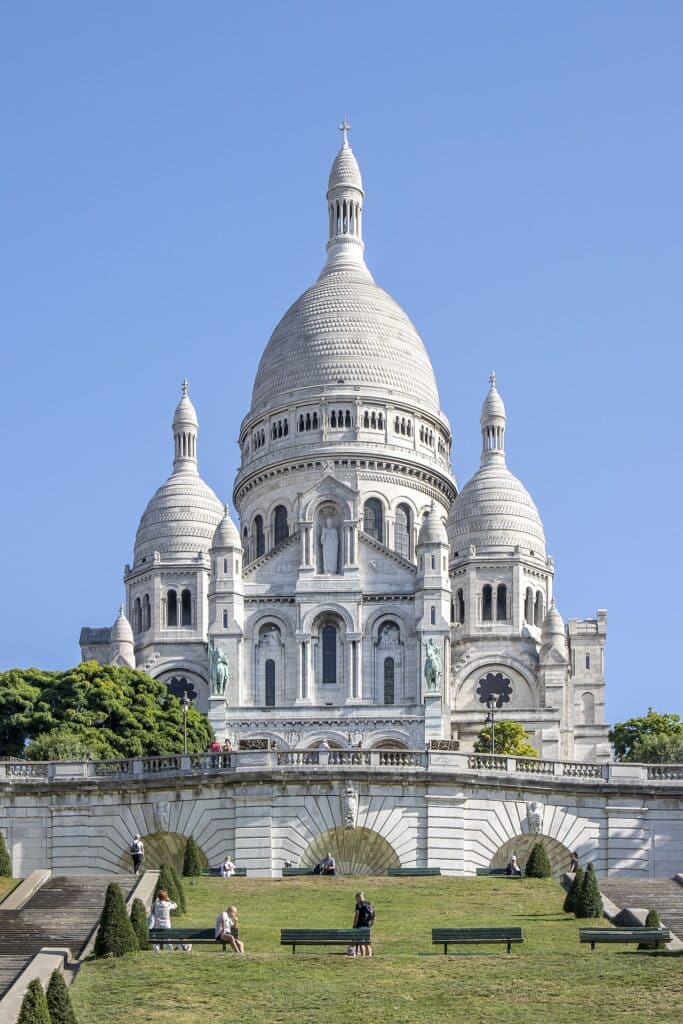 La basilique du Sacré-Cœur au sommet de la butte Montmartre