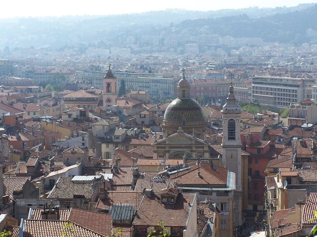 Vue sur les toits et ruelles du Vieux-Nice