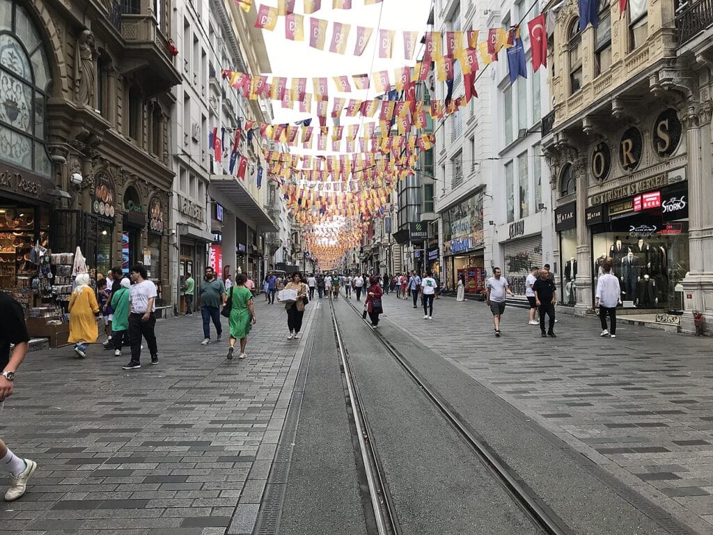 L'avenue İstiklal et sa foule, Beyoğlu, Istanbul