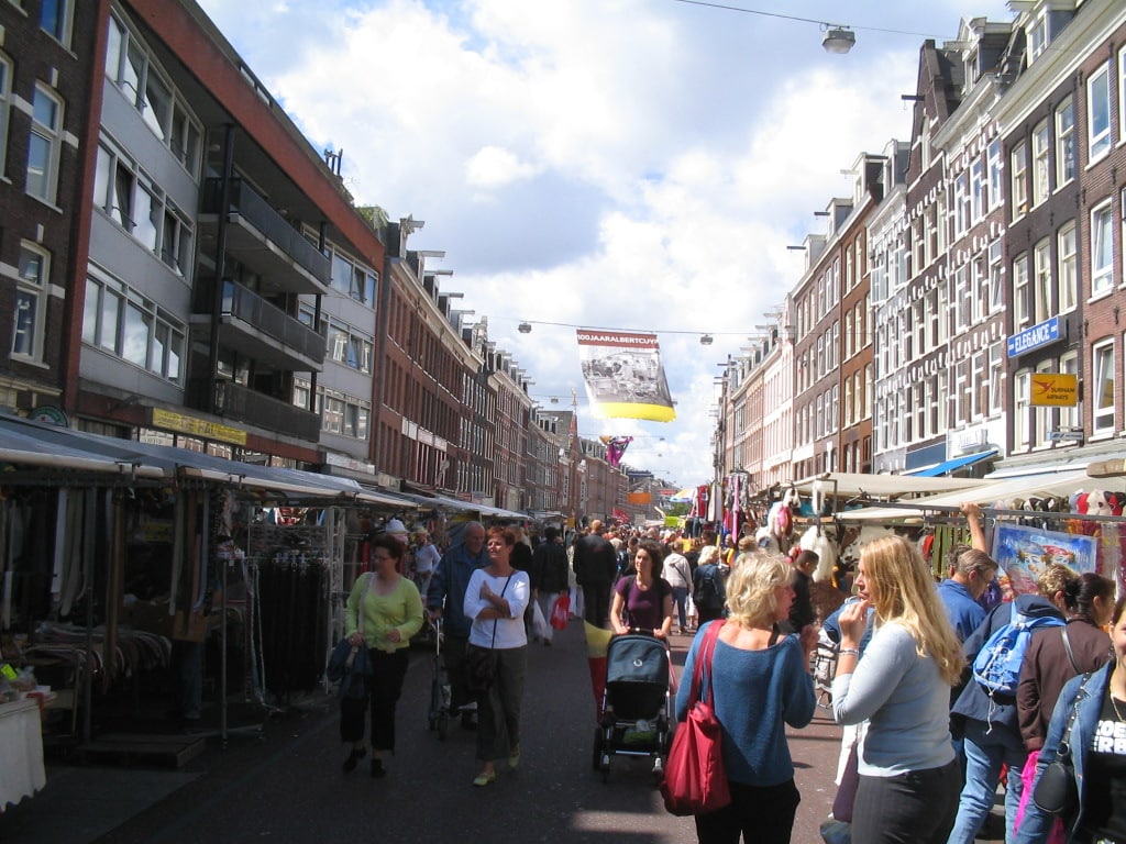 Les étals du marché Albert Cuyp à De Pijp, Amsterdam