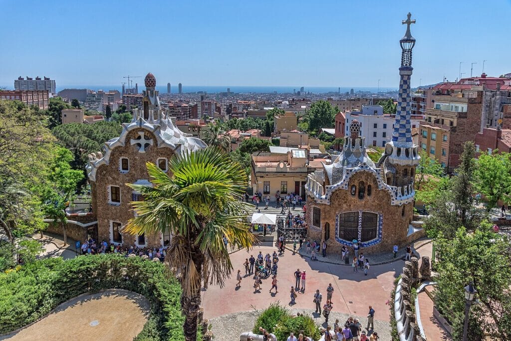 L'entrée du parc Güell et ses pavillons dessinés par Gaudí, Barcelone