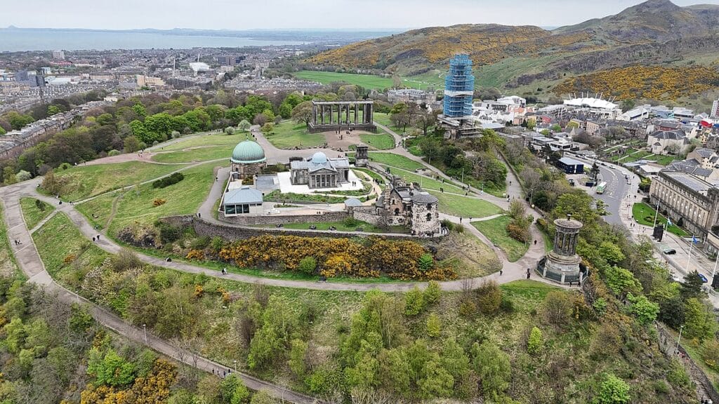 Calton Hill et ses monuments néoclassiques, Édimbourg