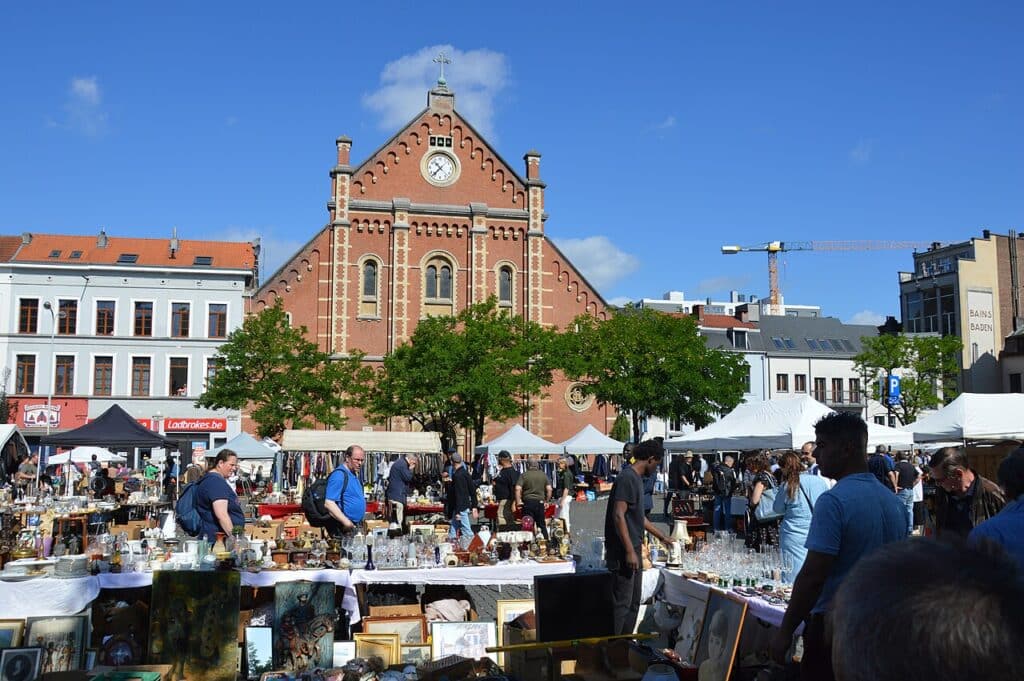 Les puces de la place du Jeu de Balle dans les Marolles