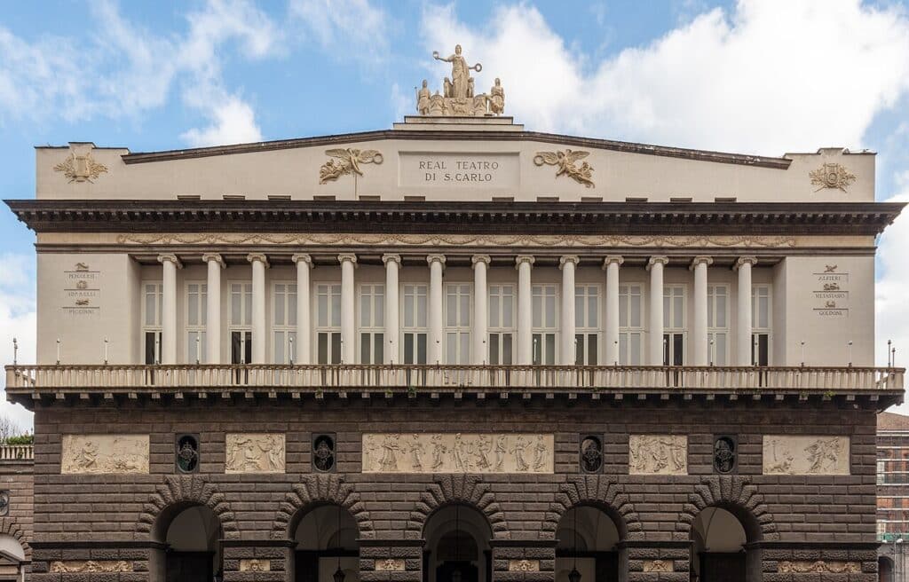 Le Teatro San Carlo, plus ancien opéra d'Europe en activité, Naples