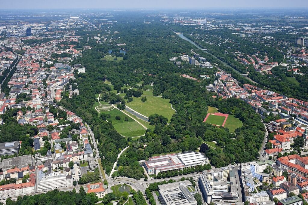 Vue aérienne de l'Englischer Garten, le Jardin anglais de Munich
