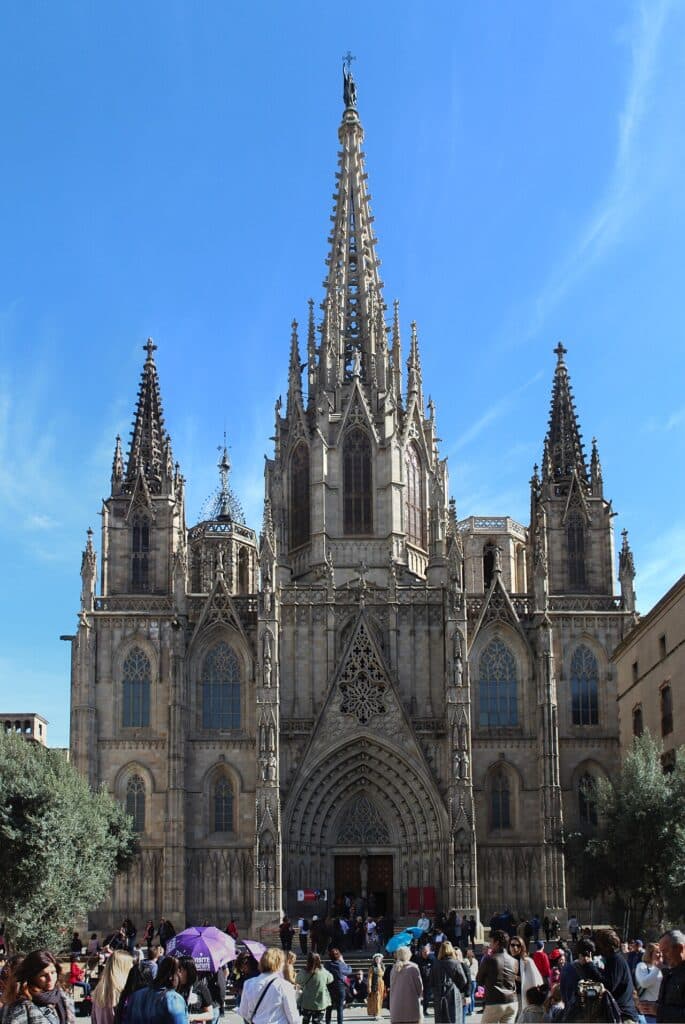La cathédrale Sainte-Croix au cœur du quartier gothique de Barcelone