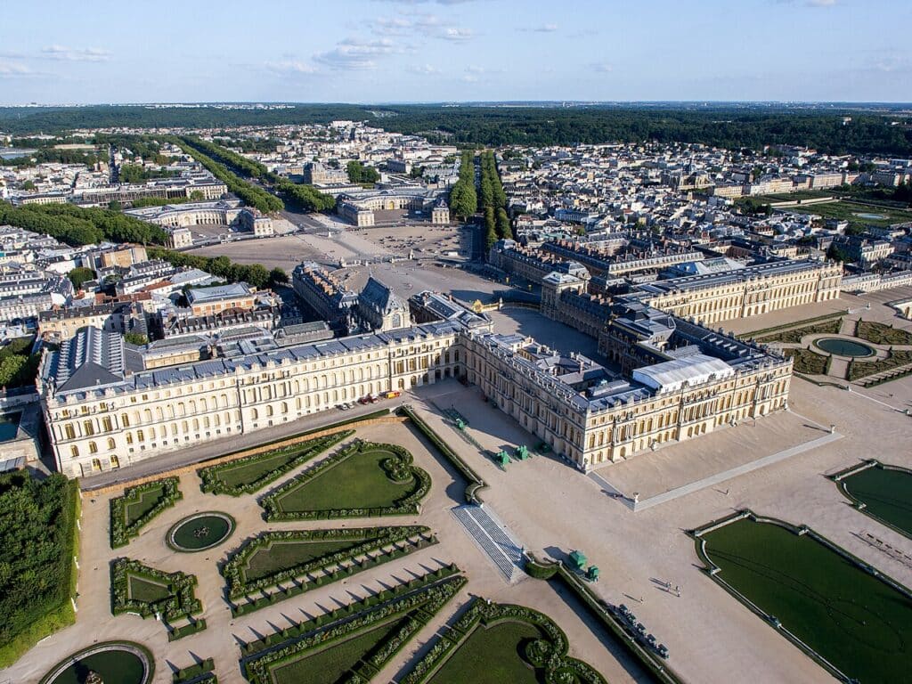 La façade du château de Versailles côté jardins
