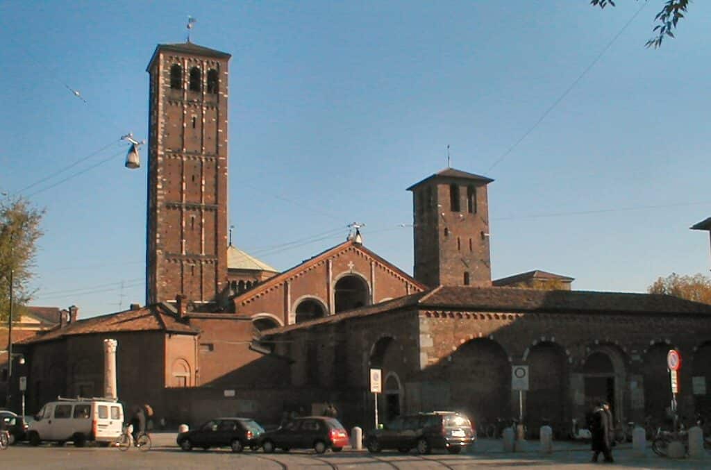 La basilique Saint-Ambroise et son atrium roman, Milan