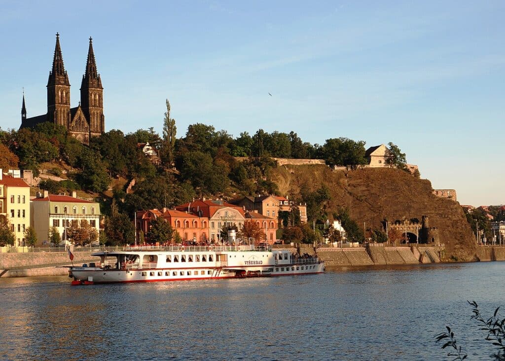 La forteresse de Vyšehrad au-dessus de la Vltava, Prague