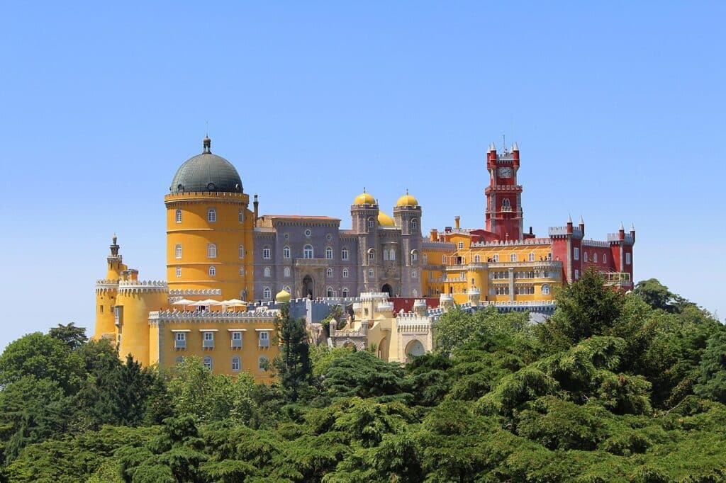 Le palais national de Pena sur sa colline, Sintra