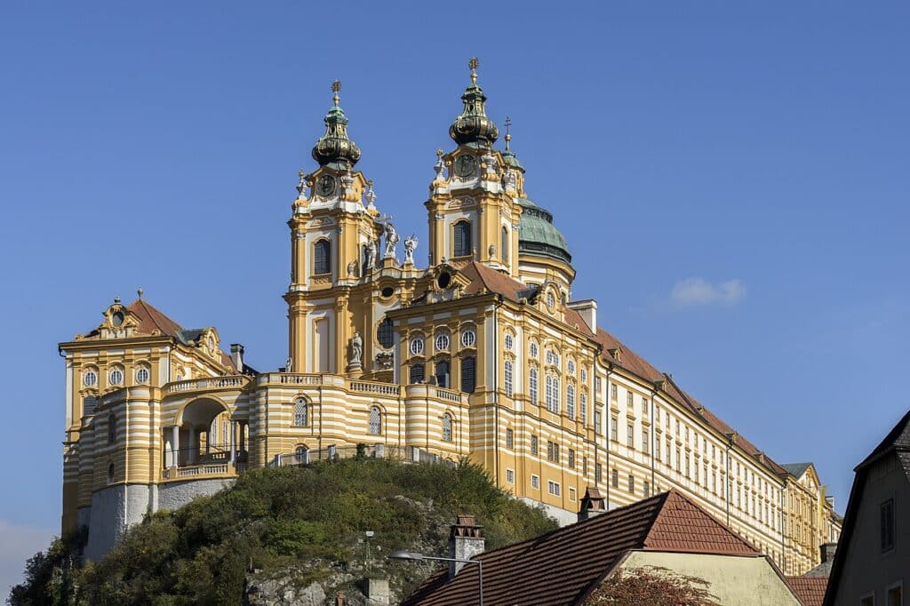 L'abbaye baroque de Melk dominant le Danube, Wachau