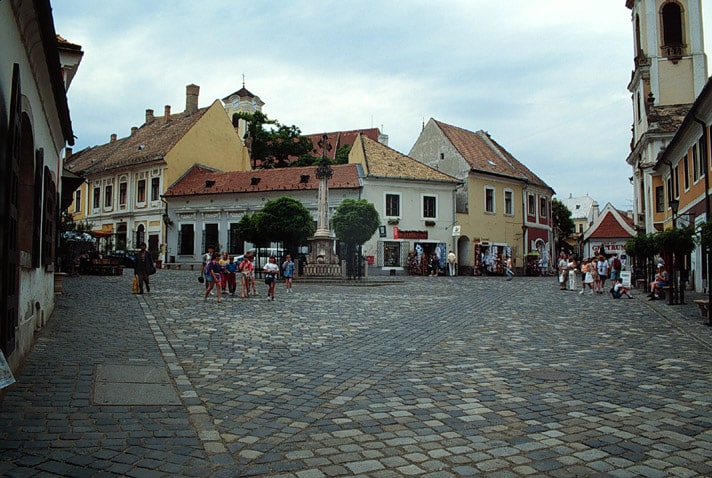 La place Fő tér et ses façades baroques, Szentendre