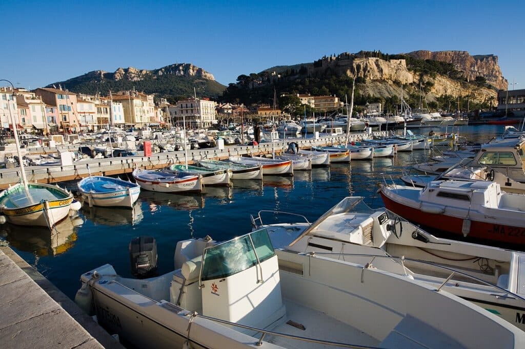 Le port de Cassis et ses façades colorées
