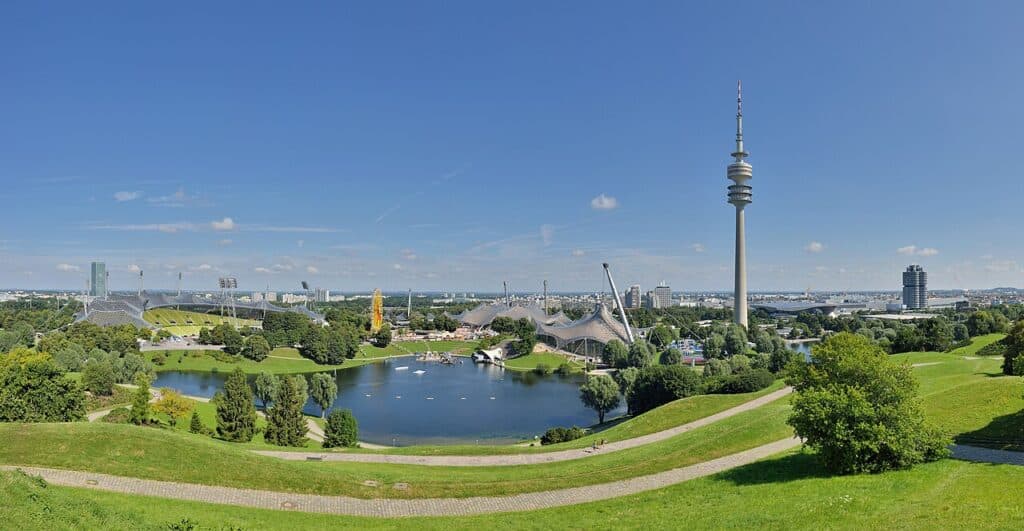 Les toits de plexiglas du Parc olympique de Munich