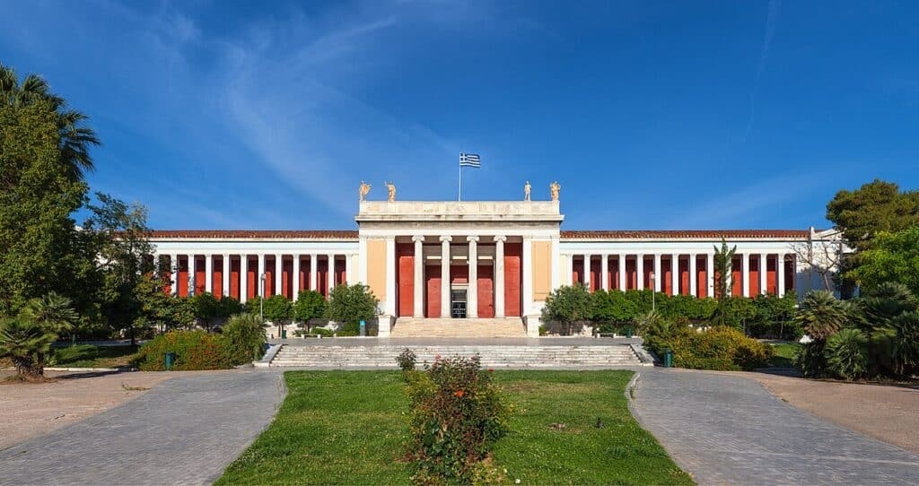 La façade du Musée national archéologique d'Athènes